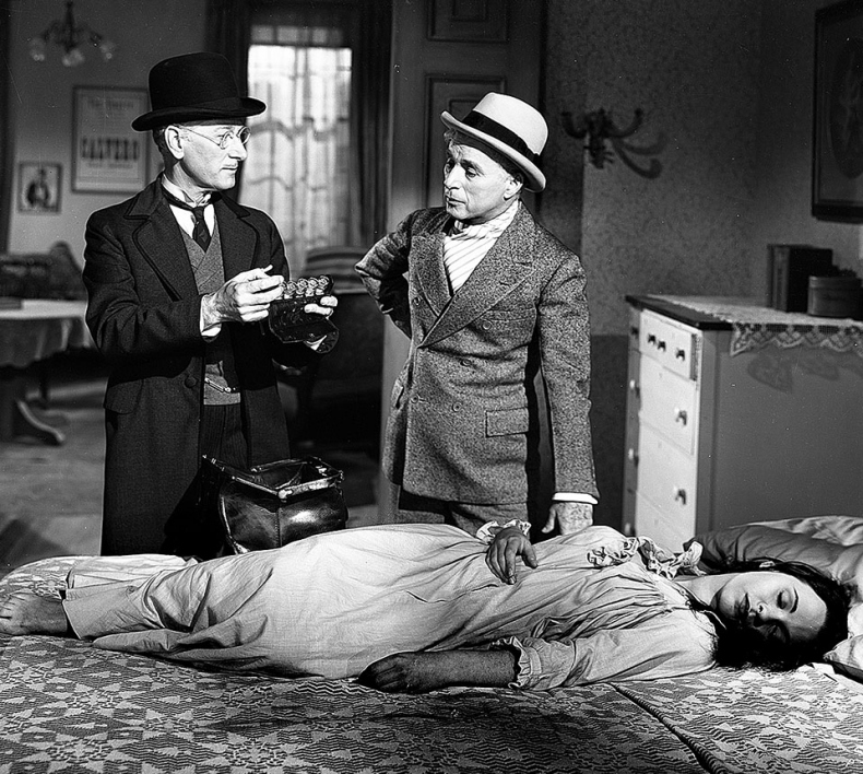 Иллюстрация к книге — Огни рампы. Мир «Огней рампы» [i_094.jpg]