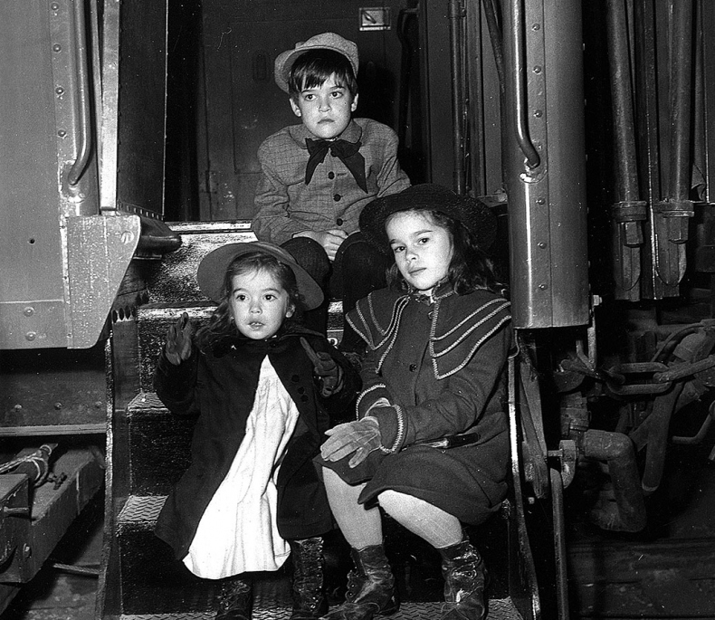 Иллюстрация к книге — Огни рампы. Мир «Огней рампы» [i_096.jpg]