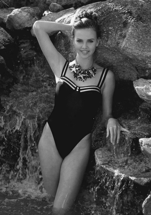 Иллюстрация к книге — Шарлиз Терон. Безумный монстр Голливуда [i_011.jpg]