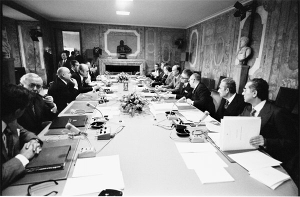 Иллюстрация к книге — Эпоха великих потрясений. Энергетический фактор в последние десятилетия холодной войны [img_39.jpg]