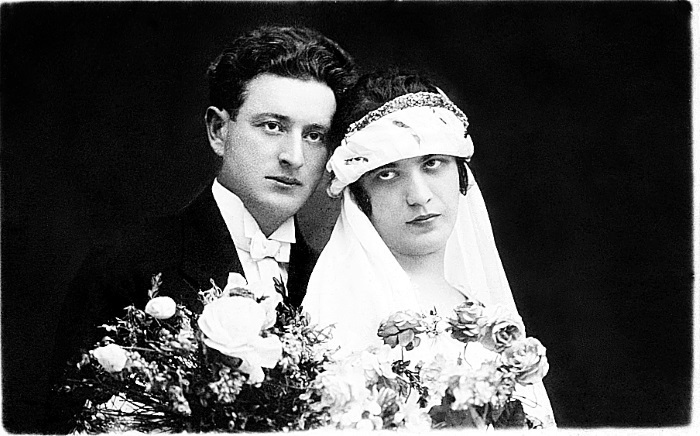 Иллюстрация к книге — В тени Холокоста. Дневник Рении [i_001.jpg]