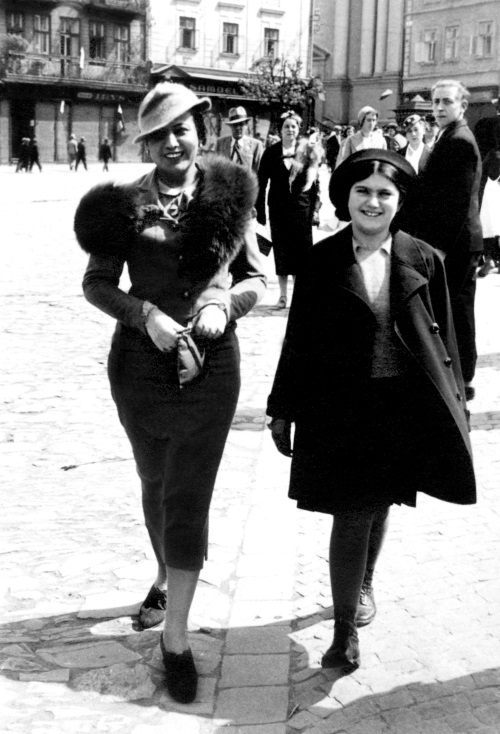 Иллюстрация к книге — В тени Холокоста. Дневник Рении [i_016.jpg]