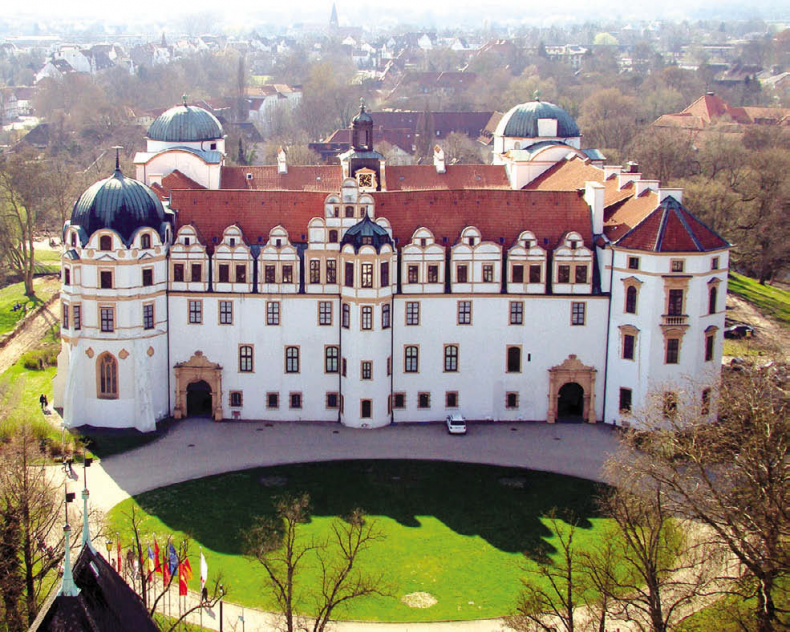 Иллюстрация к книге — Что губит королев [img29298159b064444ab21cd11ee4b32b3c.jpg]