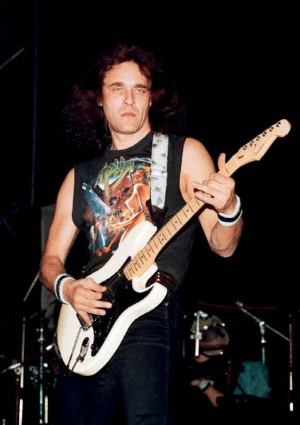 Иллюстрация к книге — Ария: Возрождение Легенды. Авторизованная биография группы [i_017.jpg]