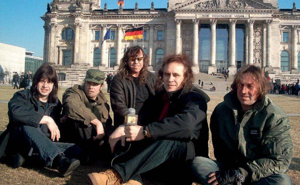 Иллюстрация к книге — Ария: Возрождение Легенды. Авторизованная биография группы [i_025.jpg]