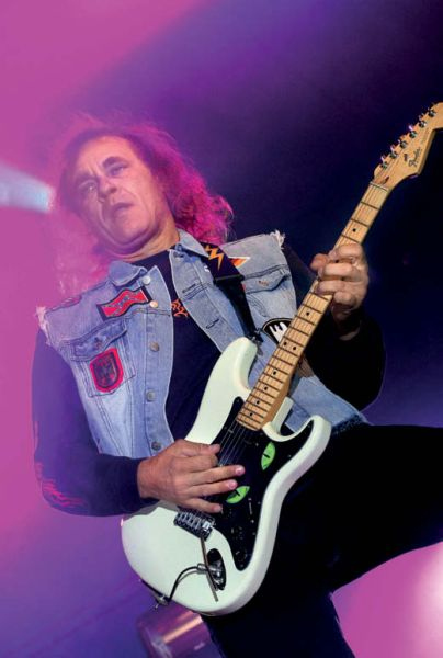 Иллюстрация к книге — Ария: Возрождение Легенды. Авторизованная биография группы [i_031.jpg]