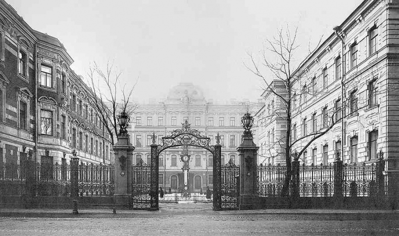 Иллюстрация к книге — История петербургских особняков. Дома и люди [i_302.jpg]