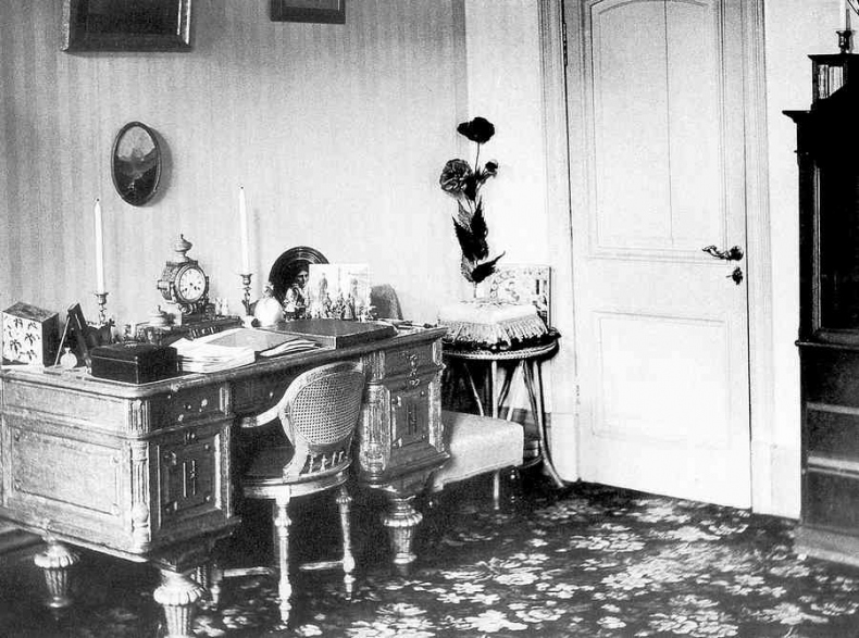 Иллюстрация к книге — История петербургских особняков. Дома и люди [i_349.jpg]