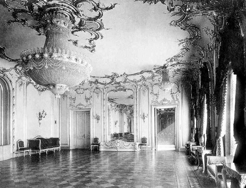 Иллюстрация к книге — История петербургских особняков. Дома и люди [i_358.jpg]