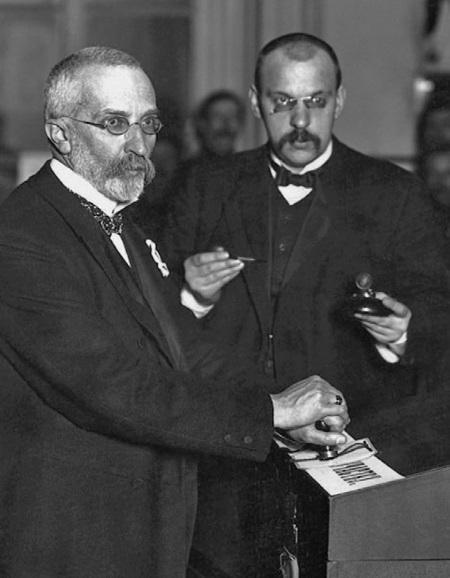 Иллюстрация к книге — Нам нужна великая Россия [i_039.jpg]