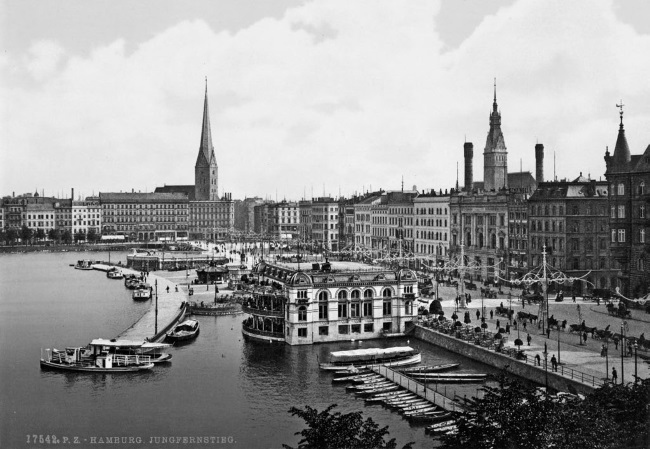 Иллюстрация к книге — Нам нужна великая Россия [i_109.jpg]