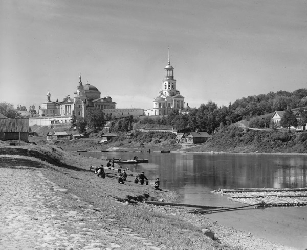 Иллюстрация к книге — Нам нужна великая Россия [i_192.jpg]