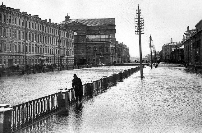 Иллюстрация к книге — Нам нужна великая Россия [i_326.jpg]