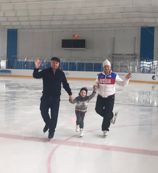 Иллюстрация к книге — О чём молчит лёд? О жизни и карьере великого тренера [i_020.jpg]