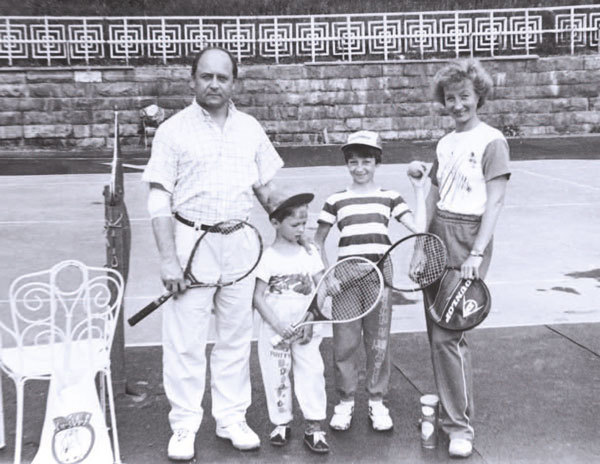 Иллюстрация к книге — О чём молчит лёд? О жизни и карьере великого тренера [i_066.jpg]