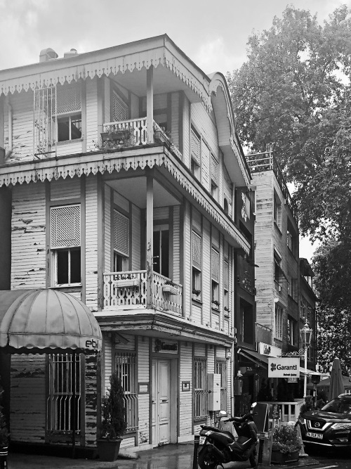 Иллюстрация к книге — На берегах Босфора. Стамбул в рецептах, историях и криках чаек [i_017.jpg]