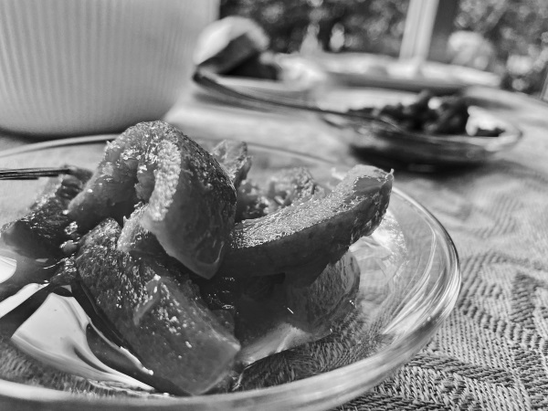 Иллюстрация к книге — На берегах Босфора. Стамбул в рецептах, историях и криках чаек [i_040.jpg]