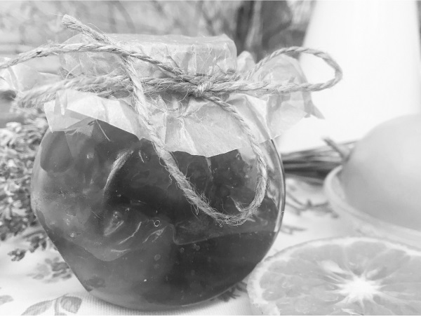 Иллюстрация к книге — На берегах Босфора. Стамбул в рецептах, историях и криках чаек [i_041.jpg]