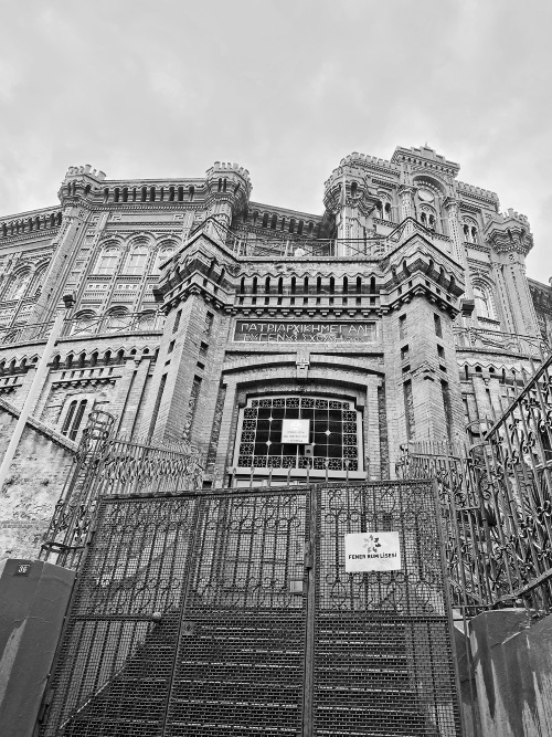 Иллюстрация к книге — На берегах Босфора. Стамбул в рецептах, историях и криках чаек [i_047.jpg]