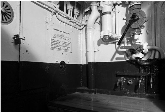 Иллюстрация к книге — Битва за Атлантику. Откуда пришли «волчьи стаи»? [i_100.jpg]