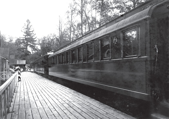 Иллюстрация к книге — Предатели в русской истории. 1000 лет коварства, ренегатства, хитрости, дезертирства, клятвопреступлений и государственных измен… [i_041.jpg]