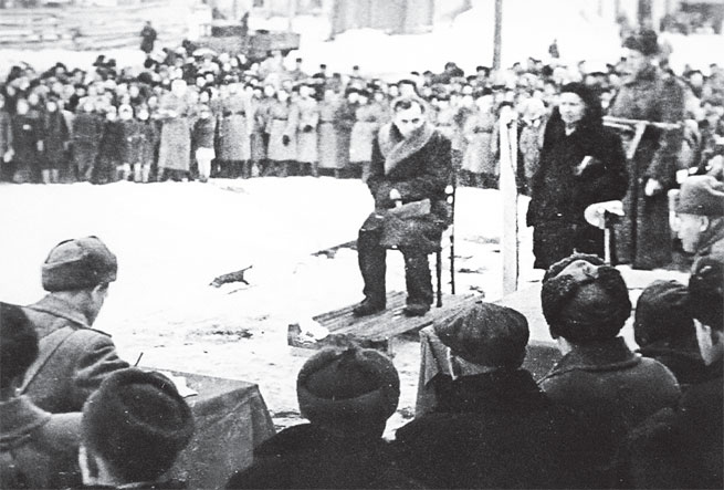 Иллюстрация к книге — Предатели в русской истории. 1000 лет коварства, ренегатства, хитрости, дезертирства, клятвопреступлений и государственных измен… [i_067.jpg]