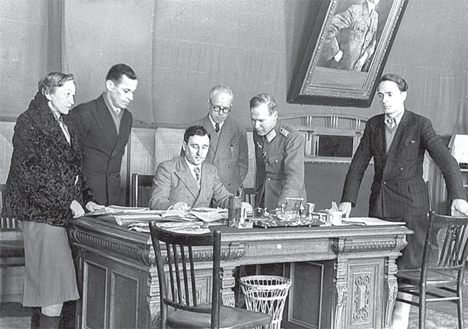 Иллюстрация к книге — Предатели в русской истории. 1000 лет коварства, ренегатства, хитрости, дезертирства, клятвопреступлений и государственных измен… [i_075.jpg]