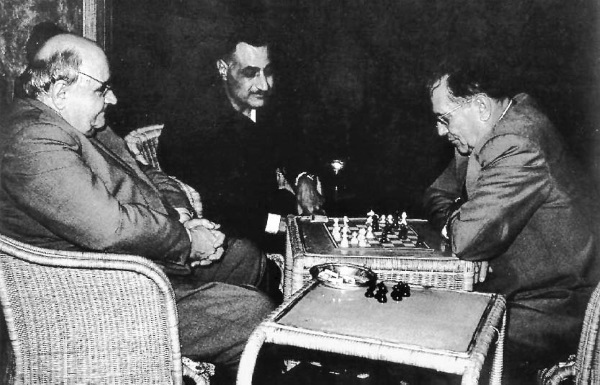 Иллюстрация к книге — Тито и товарищи [i_019.jpg]