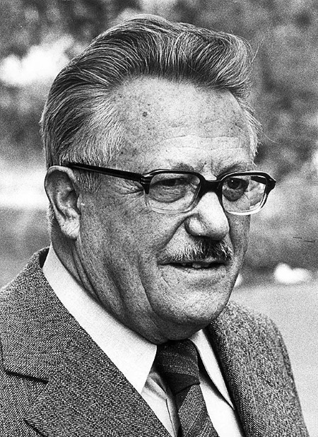 Иллюстрация к книге — Тито и товарищи [i_021.jpg]