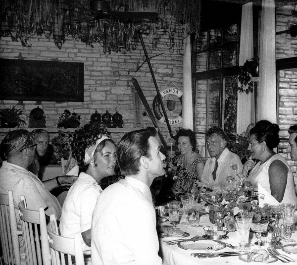 Иллюстрация к книге — Тито и товарищи [i_045.jpg]