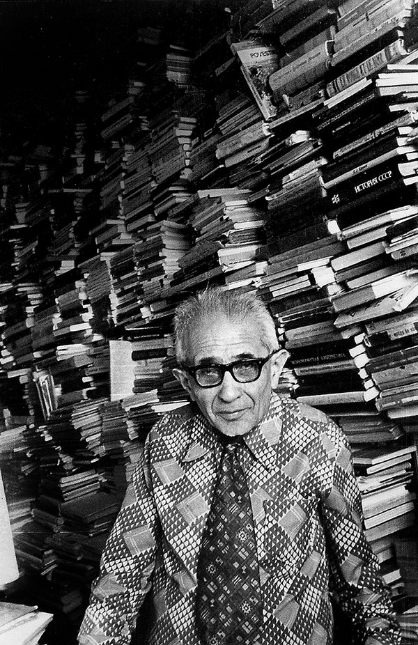 Иллюстрация к книге — Солнечное вещество и другие повести, а также Жизнь и судьба Матвея Бронштейна и Лидии Чуковской (сборник) [i_122.jpg]