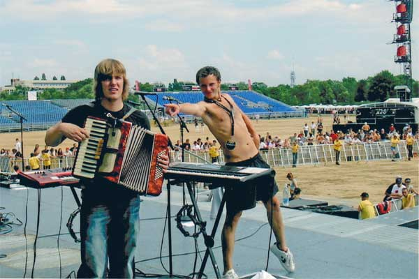 Иллюстрация к книге — BrainStorm: Ты не один. От песочницы до стадиона [i_119.jpg]