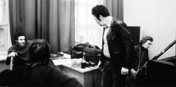 Иллюстрация к книге — Курехин. Шкипер о Капитане [i_004.jpg]