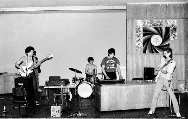 Иллюстрация к книге — Курехин. Шкипер о Капитане [i_028.jpg]