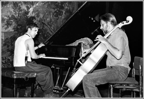 Иллюстрация к книге — Курехин. Шкипер о Капитане [i_037.jpg]