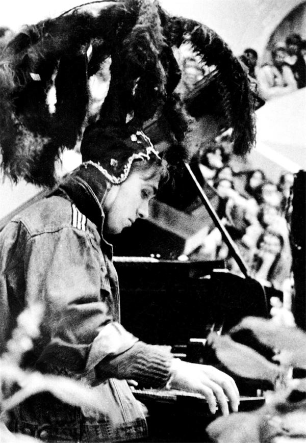 Иллюстрация к книге — Курехин. Шкипер о Капитане [i_039.jpg]