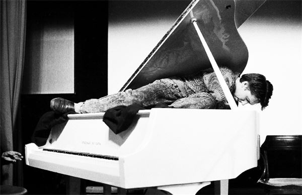 Иллюстрация к книге — Курехин. Шкипер о Капитане [i_050.jpg]