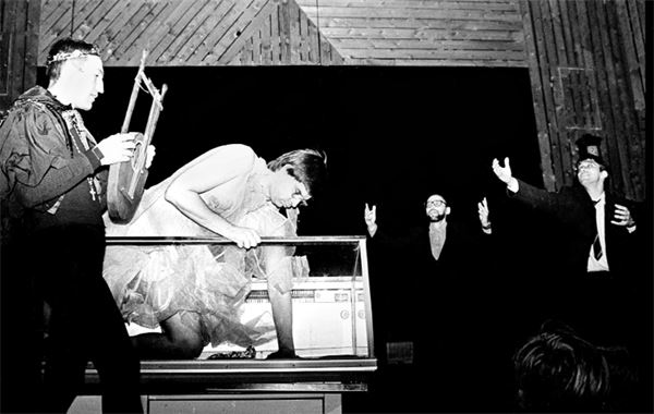 Иллюстрация к книге — Курехин. Шкипер о Капитане [i_060.jpg]