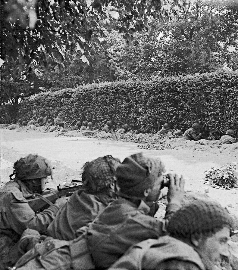 Иллюстрация к книге — Битва за Арнем. Крах операции «Маркет – Гарден», или Последняя победа Гитлера [i_058.jpg]