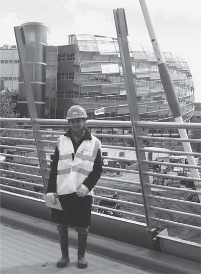 Иллюстрация к книге — Built. Неизвестные истории известных зданий [i_003.jpg]