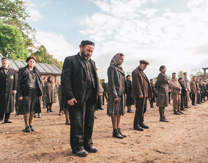 Иллюстрация к книге — Миражи советского. Очерки современного кино [i_020.jpg]