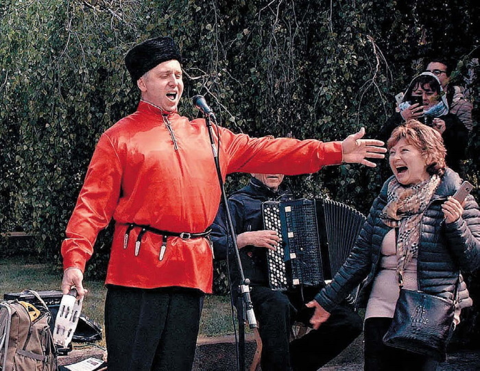 Иллюстрация к книге — Миражи советского. Очерки современного кино [i_023.jpg]