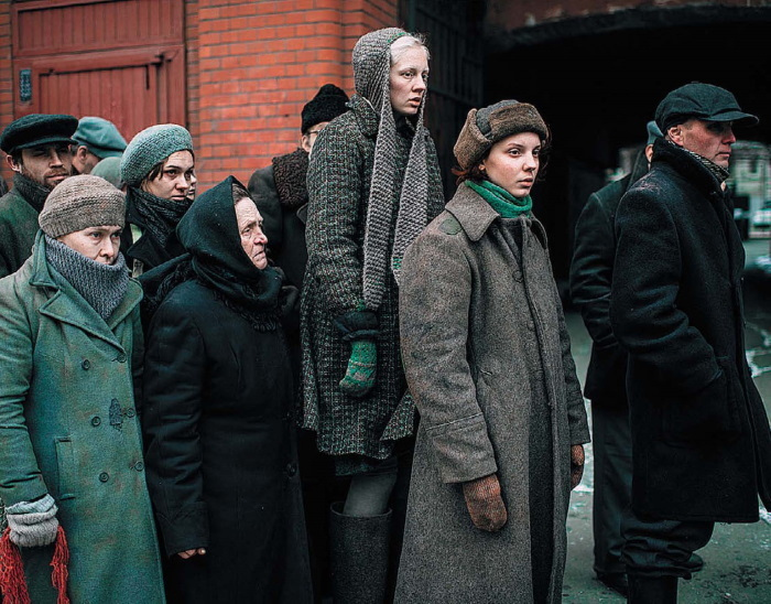 Иллюстрация к книге — Миражи советского. Очерки современного кино [i_024.jpg]