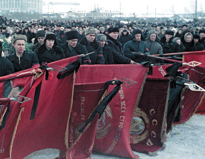 Иллюстрация к книге — Миражи советского. Очерки современного кино [i_027.jpg]