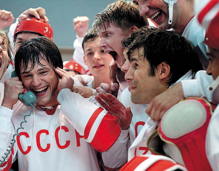 Иллюстрация к книге — Миражи советского. Очерки современного кино [i_040.jpg]