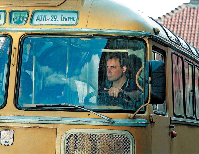 Иллюстрация к книге — Миражи советского. Очерки современного кино [i_046.jpg]