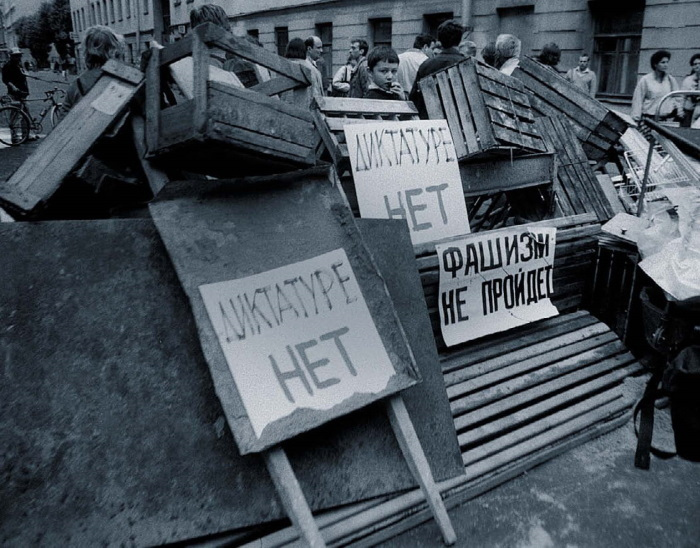 Иллюстрация к книге — Миражи советского. Очерки современного кино [i_047.jpg]