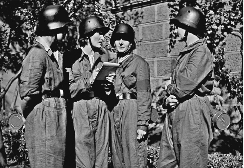 Иллюстрация к книге — Мобилизованная нация. Германия 1939–1945 [i_015.jpg]