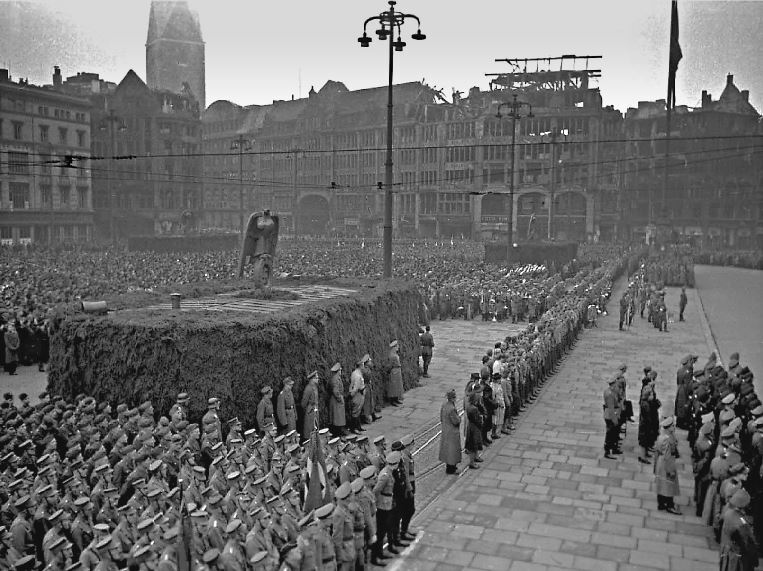 Иллюстрация к книге — Мобилизованная нация. Германия 1939–1945 [i_048.jpg]