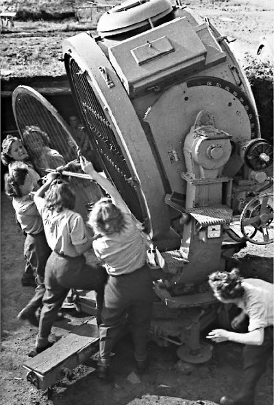 Иллюстрация к книге — Мобилизованная нация. Германия 1939–1945 [i_049.jpg]